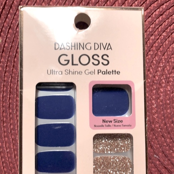 Dashing Diva Gloss Ultra Shine Gel Palette Nail Strips 32 Strips & Nail File - Picture 2 of 5
